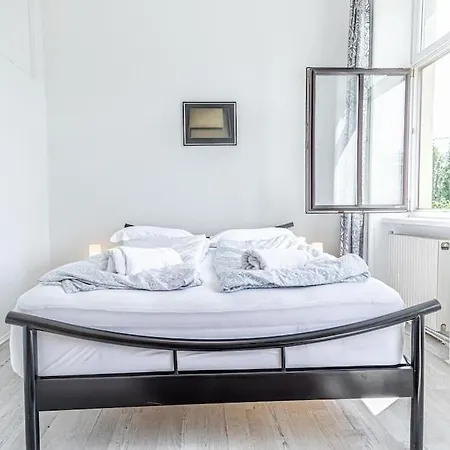 Living, Garden Vibes 3br Bliss In Apartment