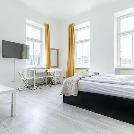 Apartment Living, Garden Vibes 3br Bliss In