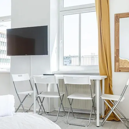 Apartment Living, Garden Vibes 3br Bliss In Vienna