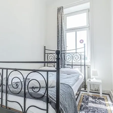 Living, Garden Vibes 3br Bliss In Apartment *