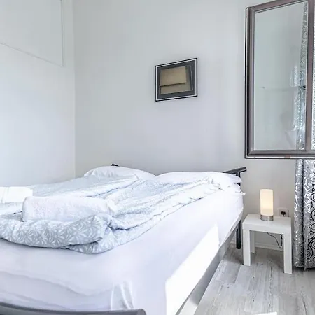 Apartment Living, Garden Vibes 3br Bliss In *