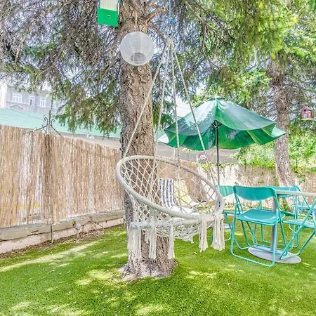 Living, Garden Vibes 3br Bliss In Apartment