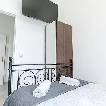 Living, Garden Vibes 3br Bliss In Apartment *