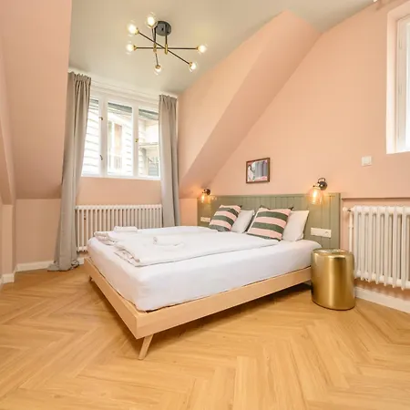 Palais Palffy Suits Apartment *