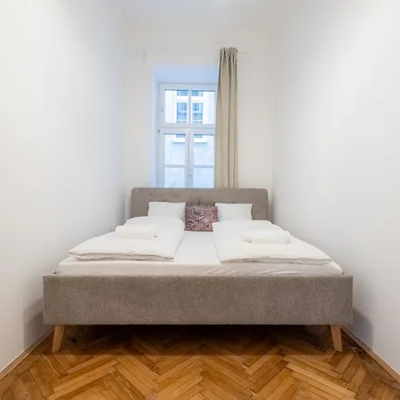 Apartment 4ty3 - Franz Josef Is Calling