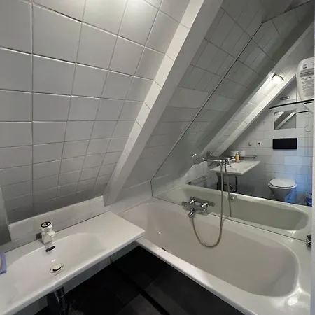 Central-vintage With Free Parking And 5min Walk To Metro Villa *
