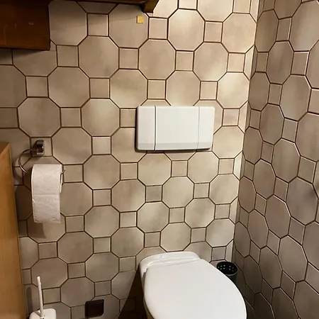 Central-vintage With Free Parking And 5min Walk To Metro