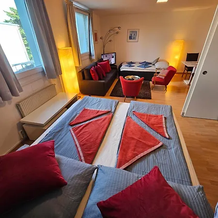 Yuki's Place - Un-vic, Danube And Subway Near To Downtown Apartment
