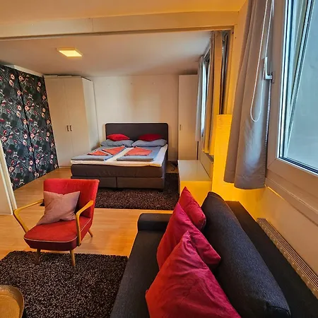 Yuki's Place - Un-vic, Danube And Subway Near To Downtown Apartment