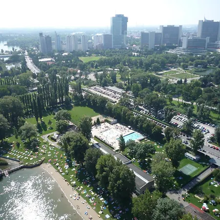 Yuki's Place - Un-vic, Danube And Subway Near To Downtown Apartment *