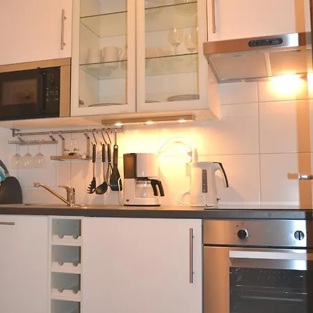 Yuki's Place - Un-vic, Danube And Subway Near To Downtown