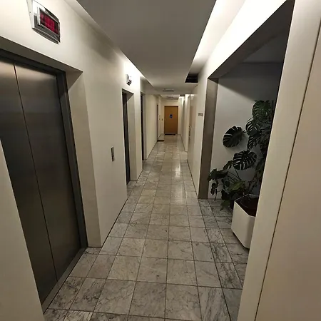 Yuki's Place - Un-vic, Danube And Subway Near To Downtown Apartment