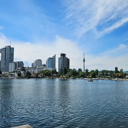Yuki's Place - Un-vic, Danube And Subway Near To Downtown Apartment *