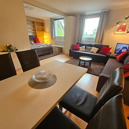 Yuki's Place - Un-vic, Danube And Subway Near To Downtown Apartment