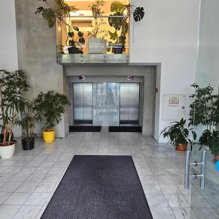 Yuki's Place - Un-vic, Danube And Subway Near To Downtown *