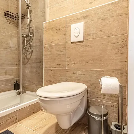 Wiener Stadthalle Boutique - Ideal For Couples