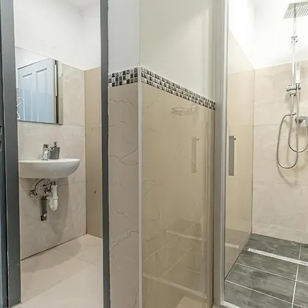 Wiener Stadthalle Boutique - Ideal For Couples Wien