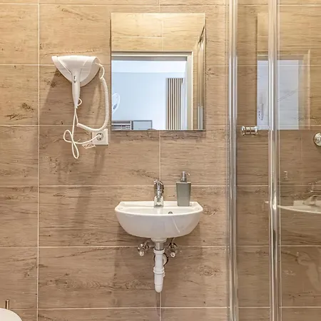 Wiener Stadthalle Boutique - Ideal For Couples Apartment