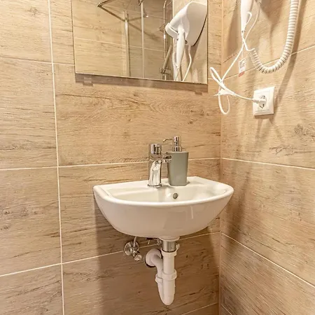 Wiener Stadthalle Boutique - Ideal For Couples Wien
