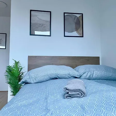 Rooftop Modern With Free Parking