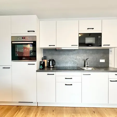 Apartment Designer Mit Balkon *