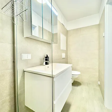 Designer Mit Balkon Apartment