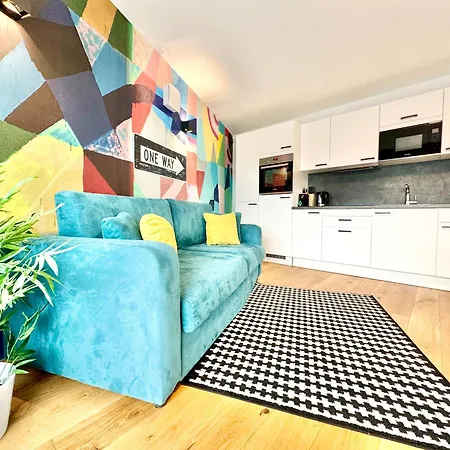 Apartment Designer Mit Balkon *