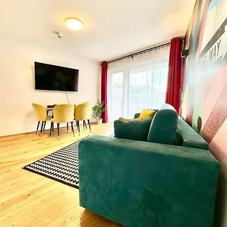 Designer Mit Balkon Apartment *