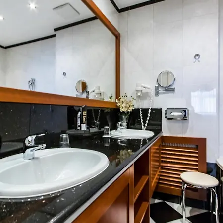 Corvinus - Newly Renovated Wien