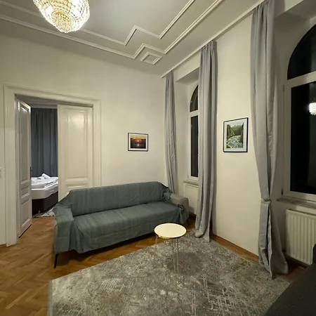 Apartment Centrally-located Authentic