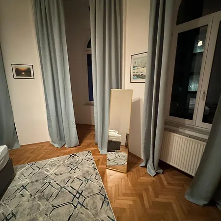 Apartment Centrally-located Authentic