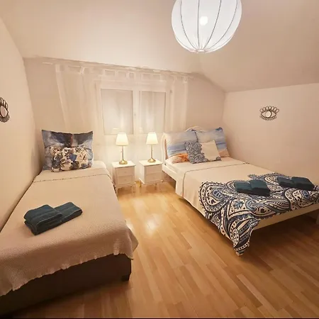 With Pool - Big Garden - Barbecue - Free Parking