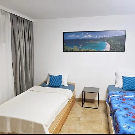 Villa With Pool - Big Garden - Barbecue - Free Parking *