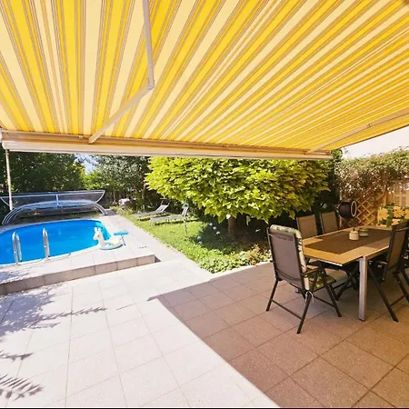 Villa With Pool - Big Garden - Barbecue - Free Parking *