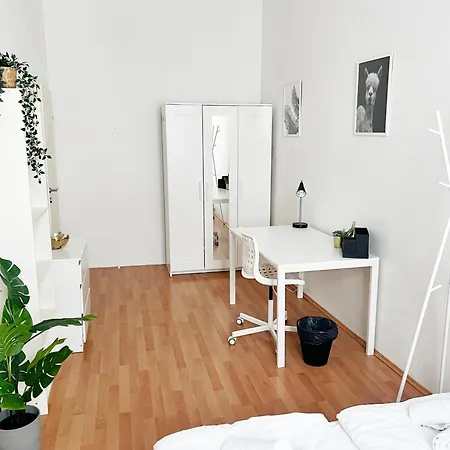 Apartmán 4-bedroom In Central Location In Hipp 3rd District *