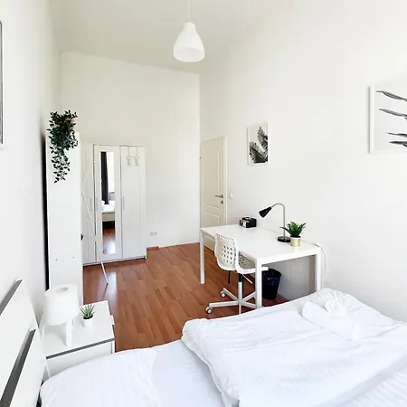 Apartmán 4-bedroom In Central Location In Hipp 3rd District *