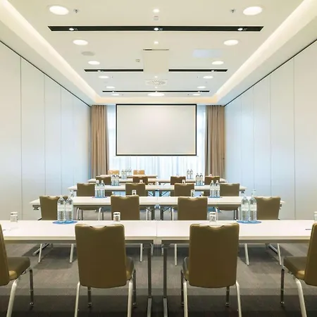 Nh Danube Отель 4*