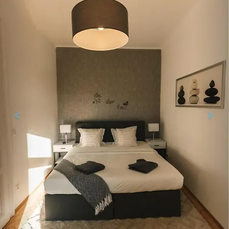 Orestaliving - On The Danube Canal Friedensbruecke Apartment Vienna
