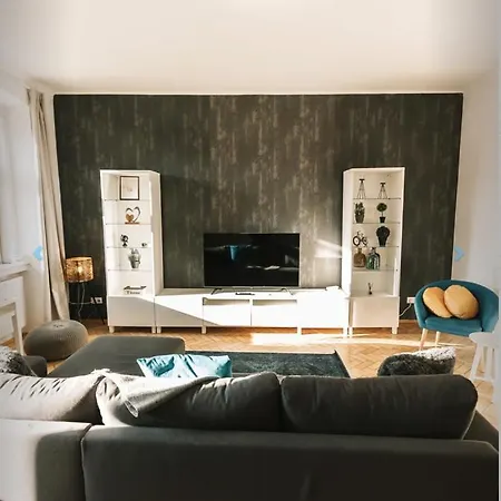Orestaliving - On The Danube Canal Friedensbruecke Apartment