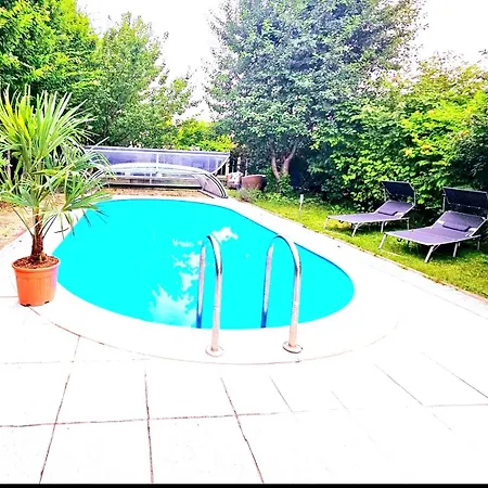 With Pool - Big Garden - Barbecue - Free Parking