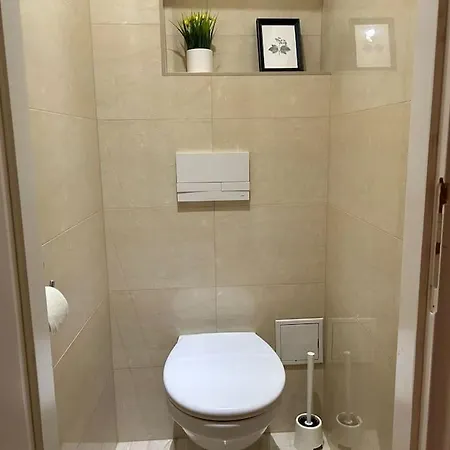 Apartment 90 M2 Central With Balcony