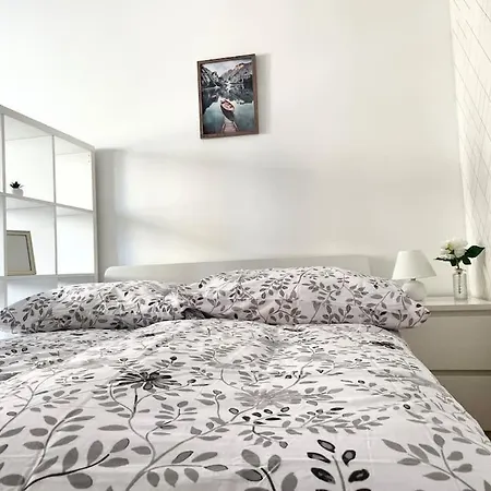 90 M2 Central With Balcony * Vienna