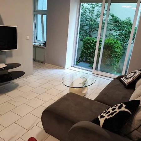 With Unique 40m2 Garden & Self Check In Vienna