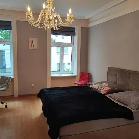 Apartment With Unique 40m2 Garden & Self Check In Vienna