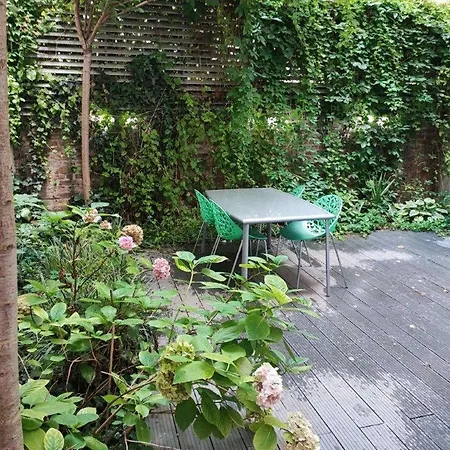 With Unique 40m2 Garden & Self Check In Vienna