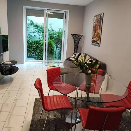 With Unique 40m2 Garden & Self Check In * Vienna