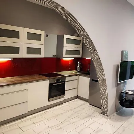 With Unique 40m2 Garden & Self Check In Apartment *