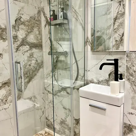 Charm Landstrasse Apartment *