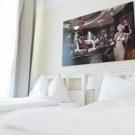 Schoenbrunn Otel *