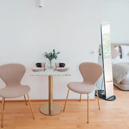 Apartment Bezauberndes Mit Privatem Garten *